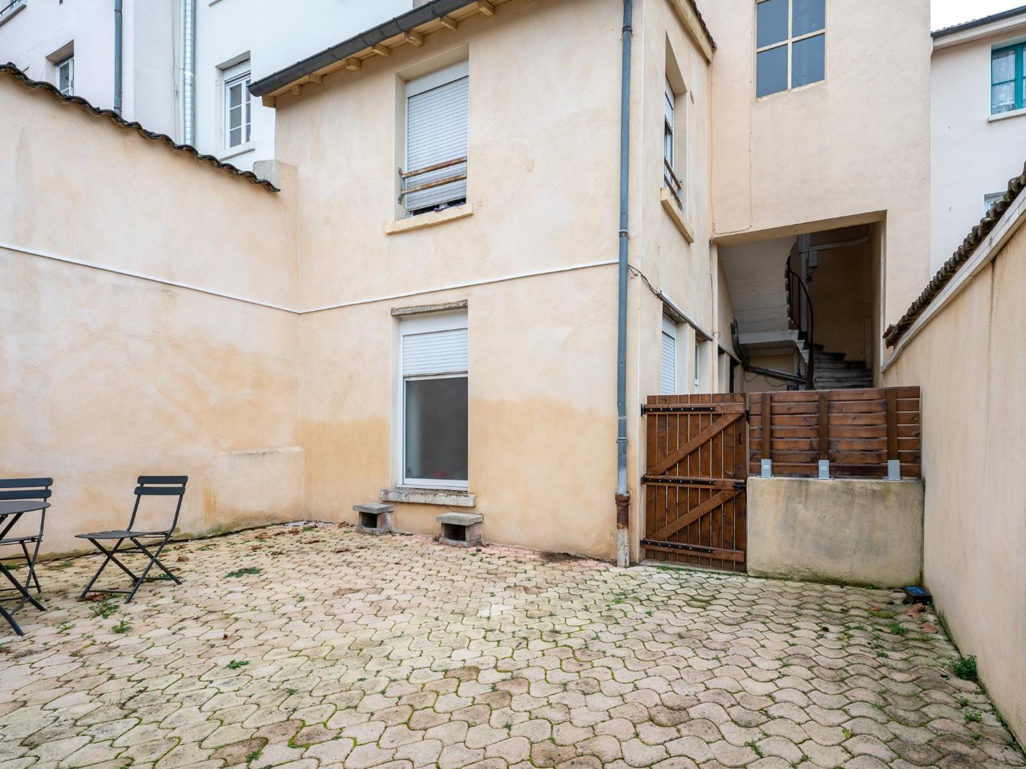 Secret Cache De Valmy Apartment Lyon Bagian luar foto